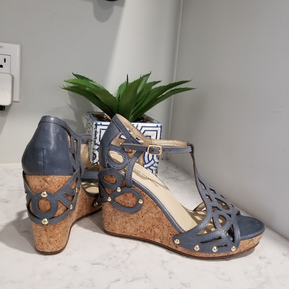 ADRIENNE VITTADINI LEATHER WEDGE LEATHER SANDALS. - Picture 2 of 7